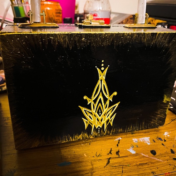 Pinup wood purse hand painted horror Misfits purse - Picture 2 of 6